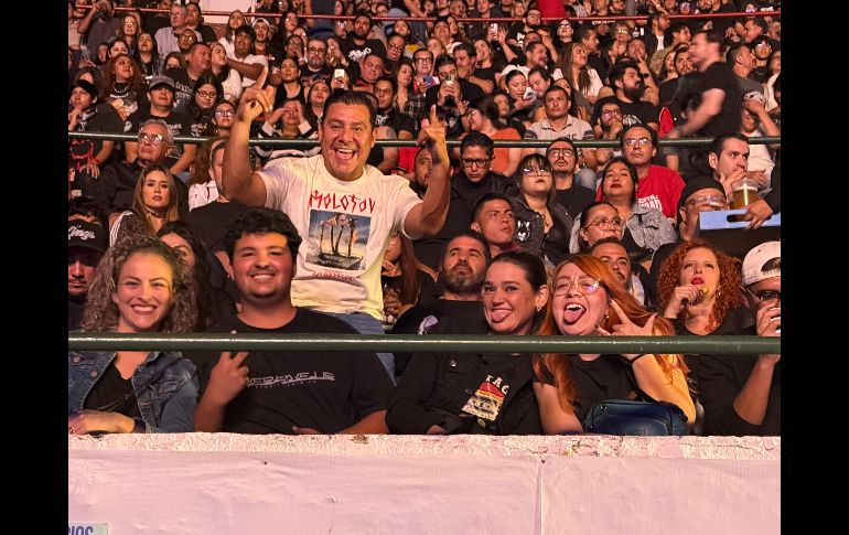 Micky Huidobro, Paco Ayala, Randy Ebright, Jay de la Cueva y Pato Machete subieron al escenario para desatar una descarga sonora que confirmó por qué Molotov sigue siendo una de las bandas más emblemáticas del rock latinoamericano. EL INFORMADOR/ H. Navarro