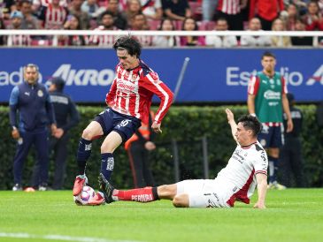 Diego Campillo y Adrián Mora, durante el partido correspondiente a la Jornada 15 del torneo Apertura 2025. IMAGO7