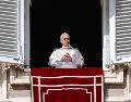 El Pontífice confió a la intercesión de la Virgen María "las almas de los difuntos". EFE/EPA/G. Lami