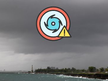 La tormenta también ha provocado el desplazamiento de cientos de personas. EFE / O. BARRÍA