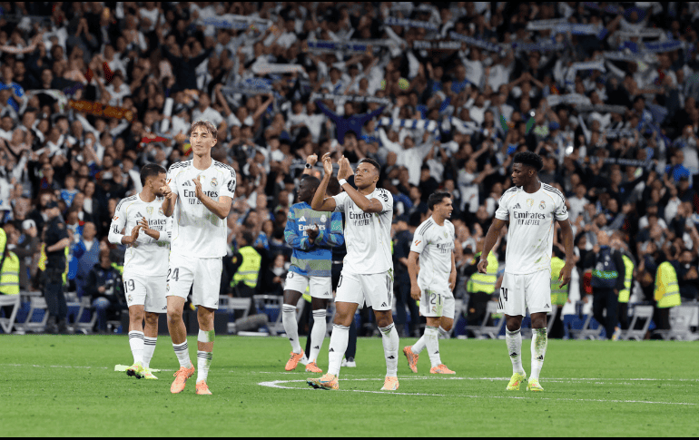 Los jugadores del Real Madrid celebran la victoria contra el Barcelona. EFE/C. Moya