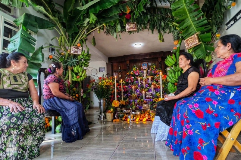 El Altar de Muertos mezcla las tradiciones cristiana y mexica para honrar a quienes se adelantaron en el camino. SUN / ARCHIVO