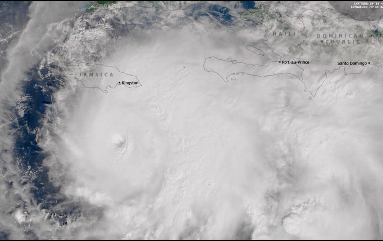 Desde el Centro Nacional de Huracanes se advierte a la población de Jamaica que no abandone su refugio seguro. EFE/ UNIÓN EUROPEA / SENTINEL-3 DE COPERNICUS