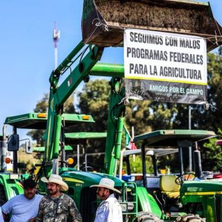 Productores de maíz inician bloqueo de carretera a Morelia en el kilómetro 40