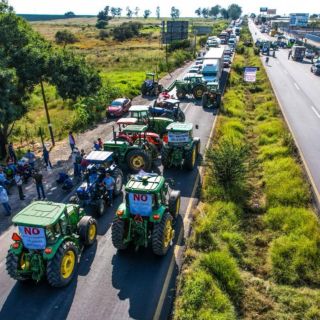 Imágenes del bloqueo de productores de maíz en la carretera Guadalajara–Morelia