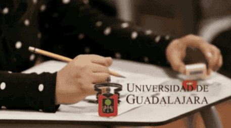 Ya falta poco para que te enteres si formarás parte de una de las mejores universidades. UDEG / Canva