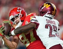 Travis Kelce tuvo una actuación destacada al atrapar seis pases para acumular 99 yardas, además de una recepción de anotación. AP/C. Riedel