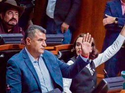 Miguel de la Rosa, coordinador de Morena, durante su intervención respaldando la aprobación de la reforma judicial estatal. ESPECIAL