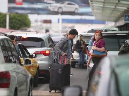 Llos conductores no podrán esperar en las inmediaciones de los aeropuertos sin tener un viaje programado, lo que limita las posibilidades de competencia desleal. EL INFORMADOR/Archivo