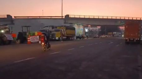 En la manifestación de agricultores, exigen precio justo para el maíz. ESPECIAL / POLICÍA VIAL