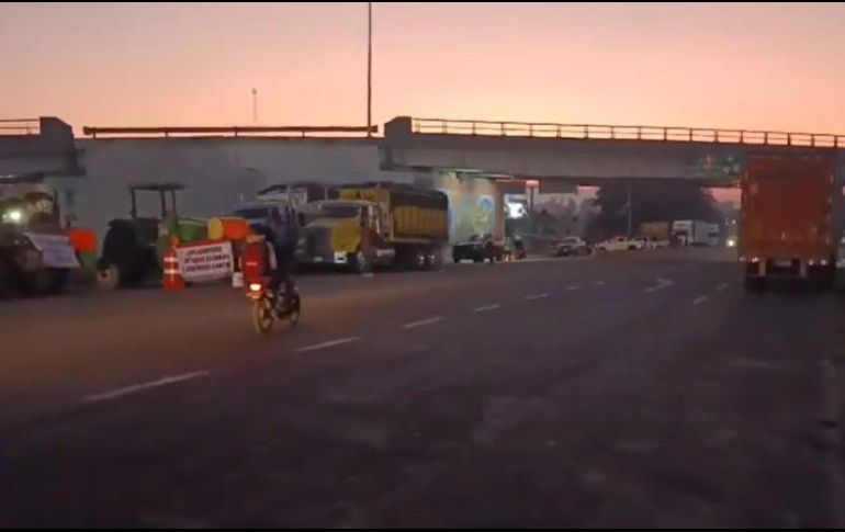 En la manifestación de agricultores, exigen precio justo para el maíz. ESPECIAL / POLICÍA VIAL