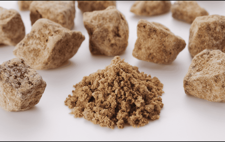 La verdadera clave para cuidar la salud no está solo en sustituir el azúcar blanca, sino en reducir la cantidad total de azúcares añadidos en la dieta diaria. CANVA