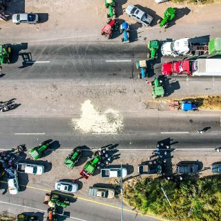 Agricultores acuerdan desbloquear momentáneamente carreteras en Jalisco