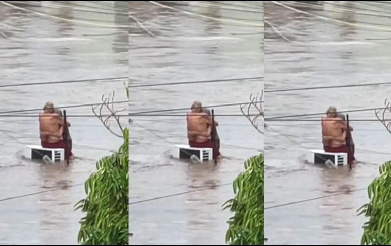 Durante el desastre en Veracruz, se difundieron videos de Doña Elo y Don Hilario, un matrimonio de adultos mayores que permaneció unido frente a la crisis. ESPECIAL