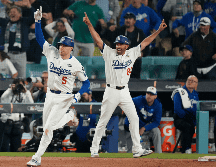 Con el marcador favorable para los Dodgers, la Serie Mundial seguirá este martes tras un juego 3 que se extendió por más de seis horas. AP / M. J. Terrill