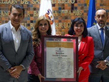 Con presencia de las principales autoridades universitarias, entre ellas, la rectora general Karla Planter, el Congreso realizó la ceremonia en el pleno y acompañados de autoridades estatales. EL INFORMADOR/ A. Navarro
