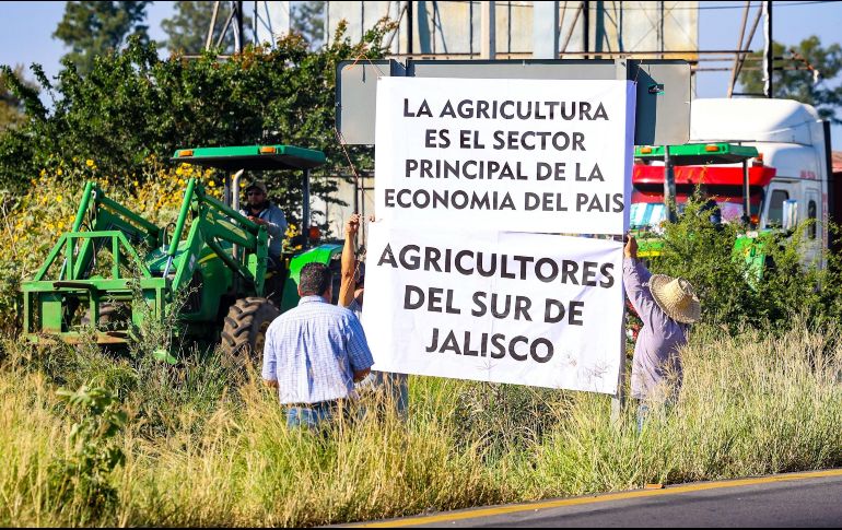 Luego de sostener un encuentro con la Comisión de Agricultura del Senado de la República, los productores acordaron liberar un carril de sus bloqueos como parte de su disposición al diálogo, en espera de ser atendidos por la Secretaría de Gobernación federal. EL INFORMADOR/ A. Navarro