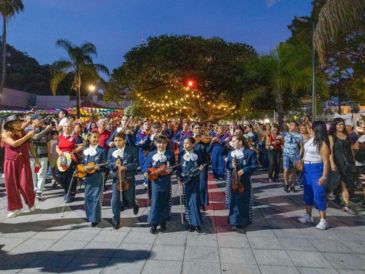 La clausura, celebrada frente al lago en la Fuente Pescadores estuvo a cargo del Mariachi Nuevo Tecalitlán. CORTESÍA