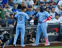 Blue Jays firmaron un triunfo que les asegura cerrar la Serie Mundial en Toronto. EFE/ A. DINNER.