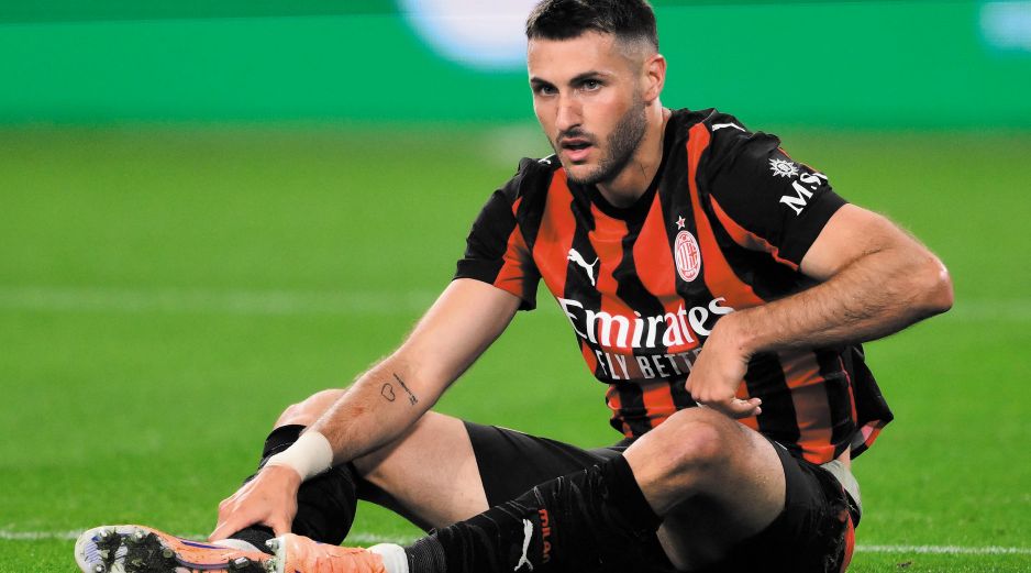 Santiago Giménez lleva nueve partidos sin anotar. AFP/M. Bertorello