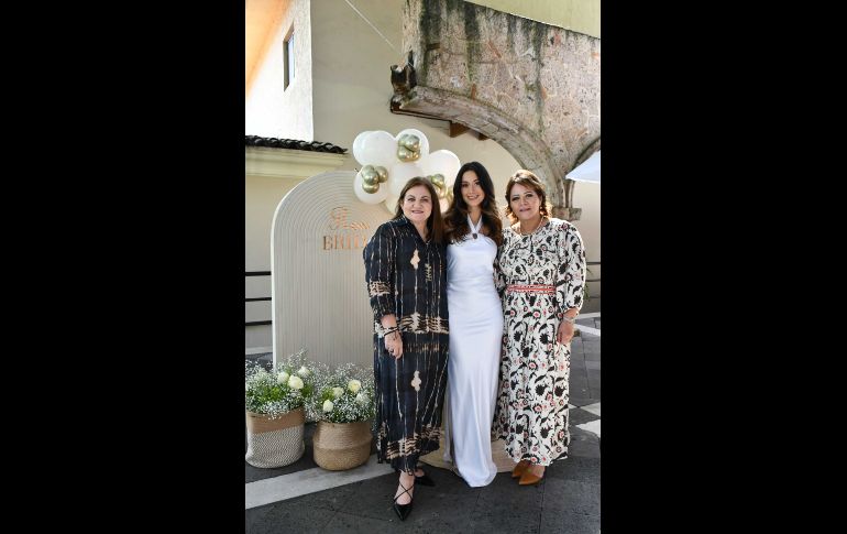 Patricia Eguiza, Roxana González y Martha Lorena LLado. GENTE BIEN JALISCO / M. Rached