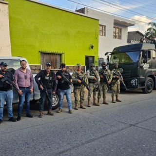 Aseguran vehículo y arma de fuego tras denuncia por despojo armado en Sayula