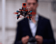 Estos drones semejantes a los murciélagos caben en la palma de su mano, están hechos principalmente de materiales económicos, casi de grado hobby. AP / ARCHIVO