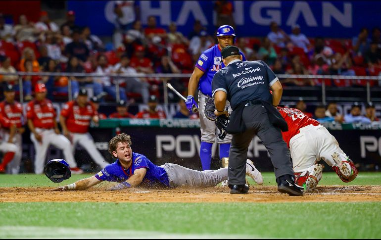 Mateo Gil se robó el home en la quinta entrada en uno de los momentos más emocionantes del juego. CORTESÍA/Charros de Jalisco