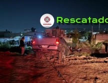 El lugar quedó a resguardo de la Policía Vial Jalisco a la espera de la llegada de una grúa para la extracción de la camioneta. ESPECIAL / FACEBOOK Protección Civil y Bomberos de Zapopan