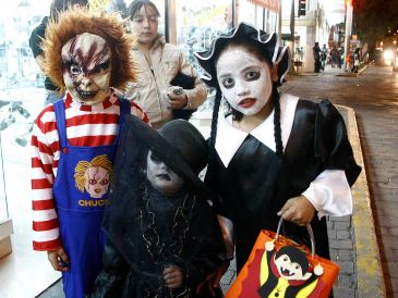 Salir a pedir calaverita es una tradición mexicana que llena de magia y diversión las noches de octubre y noviembre. NOTIMEX/ARCHIVO