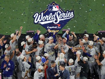 El conjunto liderado por Shohei Ohtani se impuso en la eliminatoria por un global de 4-3 y se convirtió en el primer bicampeón de las Grandes Ligas desde el tricampeonato de los Yankees de Nueva York entre 1998 y 2000. AFP/ P. Smith.