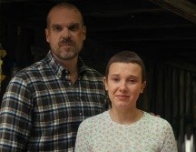 Antes de que este conflicto saliera a la luz, Brown y Harbour mantenían una relación paternal que trascendió la pantalla. ESPECIAL / NETFLIX