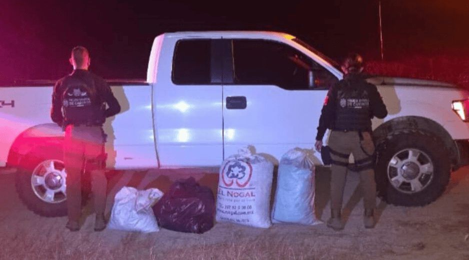 Policía Estatal de Caminos, desplegados en Talpa de Allende, localizaron y aseguraron una camioneta abandonada, con aparente reporte de robo. ESPECIAL/ SECRETARÍA DE SEGURIDAD DEL ESTADO