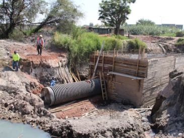 Las obras del cárcamo de bombeo tienen un 70% de avance, mientras que la planta de tratamiento, en la que se trabaja en la fase de fabricación y preparativos para su instalación, cuenta con un 60%. CORTESÍA