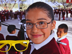 Con la entrega de estos lentes se cubrirá prácticamente la totalidad de niños que los requieren. SUN / ARCHIVO