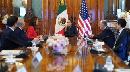 Sheinbaum recibió a la secretaria del Departamento de Agricultura de Estados Unidos, Brooke Rollins, en el Palacio Nacional. EFE/Presidencia de México