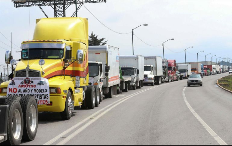 Si no se llegara a un acuerdo el día de hoy, los transportistas han puesto sobre aviso que realizarán un paro estatal en las principales zonas viales de la entidad, afectando todos los accesos a la Ciudad de México. SUN/ Archivo