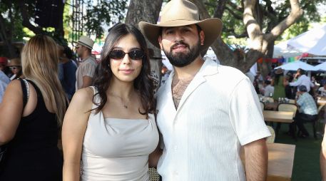 Laura Gallegos y Santiago Villalpando durante la 4a. edición de Vinart Ajijic. GENTE BIEN JALISCO / Revista del 7 de noviembre 2025