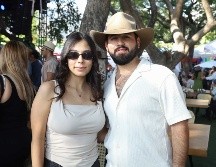 Laura Gallegos y Santiago Villalpando durante la 4a. edición de Vinart Ajijic. GENTE BIEN JALISCO / Revista del 7 de noviembre 2025