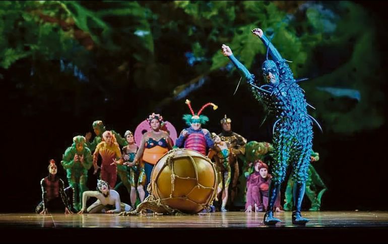 Las acrobacias evocan saltos de saltamontes, vuelos de mariposas o enjambres en movimiento. ESPECIAL