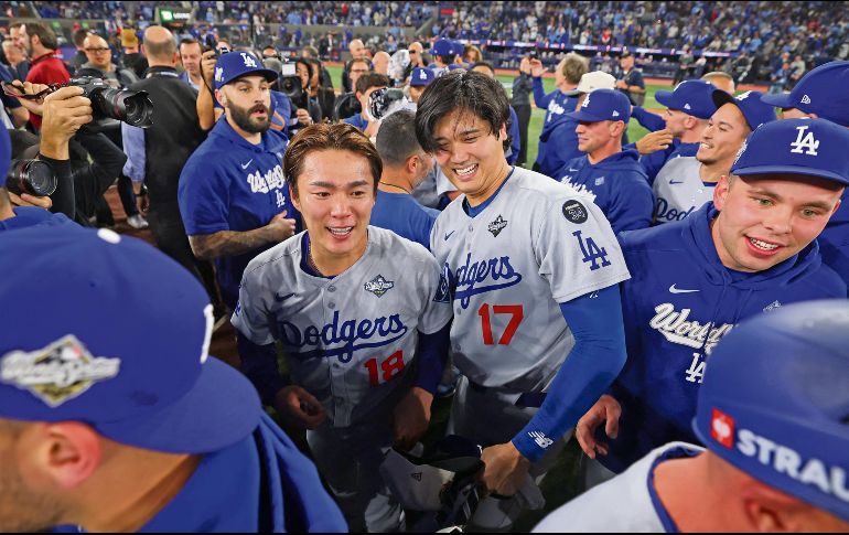 Yoshinobu Yamamoto (izq.) y Shohei Ohtani mantuvieron en vilo a sus compatriotas.AFP/G. Shamus