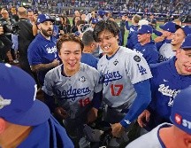 Yoshinobu Yamamoto (izq.) y Shohei Ohtani mantuvieron en vilo a sus compatriotas.AFP/G. Shamus