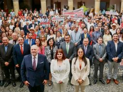 Integrantes del Grupo Parlamentario del PRI, durante la presentación de su primer informe de trabajo legislativo en Jalisco. ESPECIAL