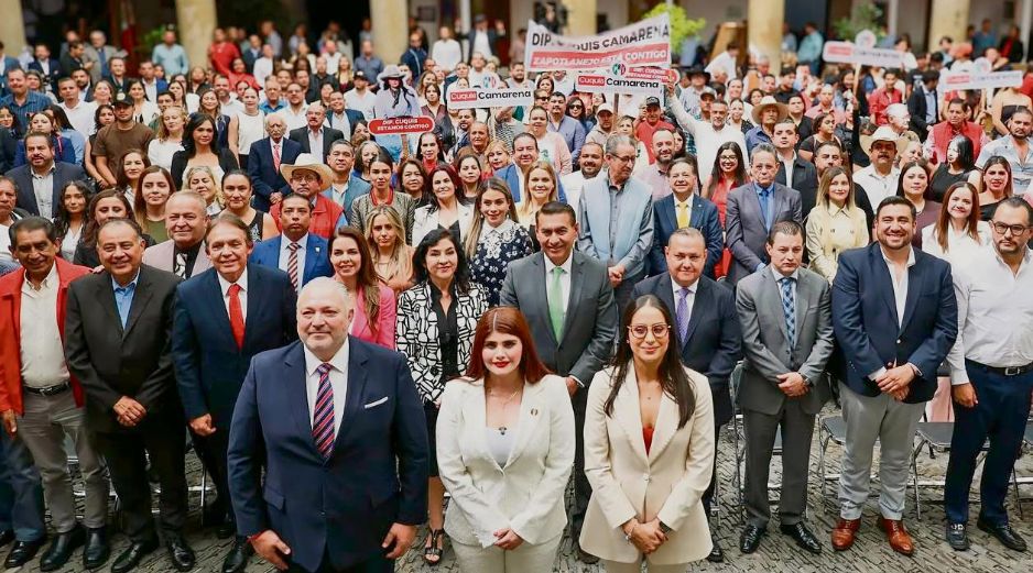 Integrantes del Grupo Parlamentario del PRI, durante la presentación de su primer informe de trabajo legislativo en Jalisco. ESPECIAL