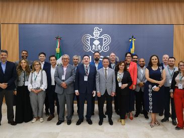 El gobernador instó a los participantes a compartir experiencias para enriquecer el modelo educativo de Jalisco; la comitiva estudiará programas locales como Formación del Carácter, Aulas Jalisco Digital, Aulas de Música y la jornada ampliada. X/PabloLemusN