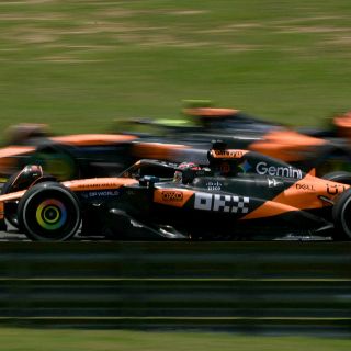 Los McLaren dominan la FP1, pero Sauber sorprende en Brasil