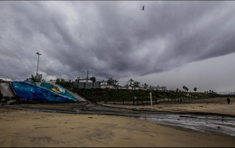 La CNPC dijo que mantiene comunicación con las unidades estatales de protección civil y para coordinar acciones preventivas. EFE