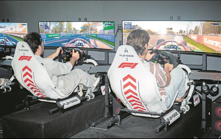 Los simuladores de Fórmula 1 suman adrenalina a la diversión. CORTESÍA