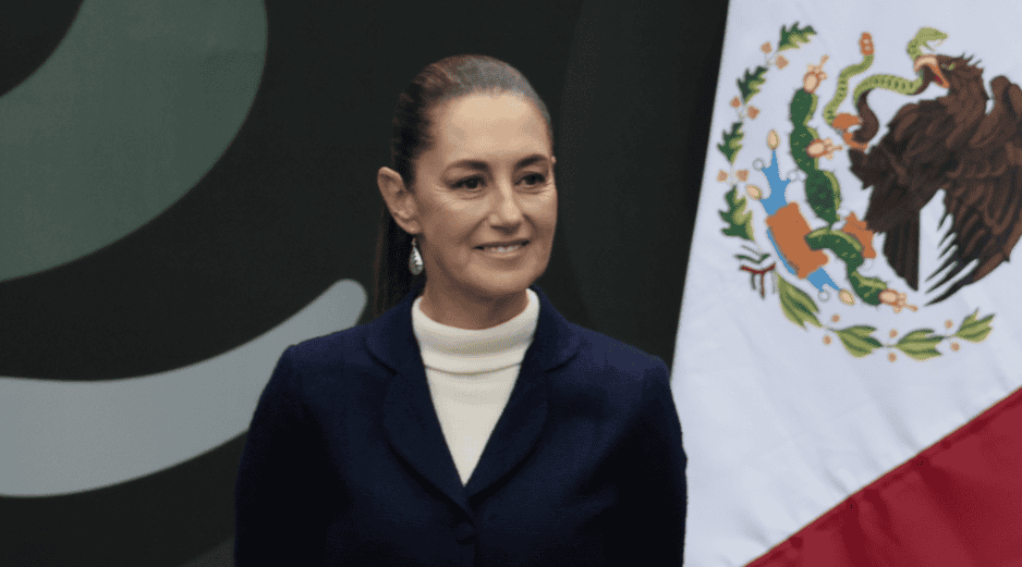 La Presidenta dijo que los jugadores del Tri y su director técnico no solo se representan a sí mismos en la cancha, sino que son la imagen de todo México. EFE / J. Méndez