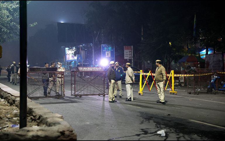 La explosión inicial se extendió a varios vehículos, según las imágenes difundidas por los medios de comunicación y en las redes sociales. EFE/R. GUPTA